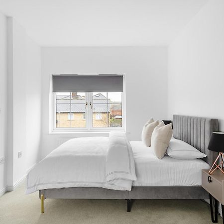 Luxurious 3 Bed House With Free Parking, Close To The Train Station & Town Braintree Exterior photo